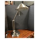 Adjustable desk lamp