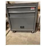 Craftsman metal tool chest 27'x27'x14'