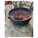 Metal 26 inch pot w/ handle has holes in bottom
