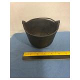 Cast iron small melting pot
