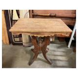 Side table 28ï¿½ L x 19ï¿½ W x 26ï¿½ T