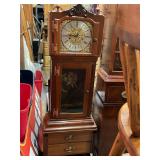 Grandmother wind-up clock with storage 5ï¿½ T