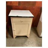 Vintage enamel-top cabinet 24ï¿½L x 20ï¿½ W x 32ï¿½ T