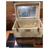 Vintage Samsonite traveling makeup box
