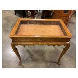 Display table 30ï¿½L x 20ï¿½W x 26ï¿½ T w/ key