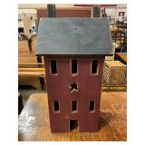 Primitive style wooden house 28ï¿½tall