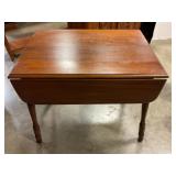 Wooden drop leaf table 39ï¿½ x 32ï¿½ opened