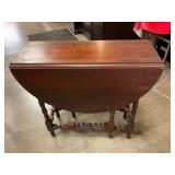 Drop leaf table 42" x 31" x 30"