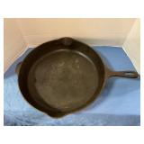 Cast iron skillet 14"