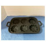 Cast iron muffin pan