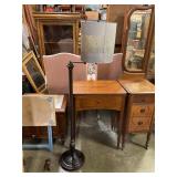 Decorative Floor lamp w/adjustable shade