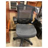 Adjustable desk/office chair