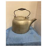Antique kettle w/sliding lid