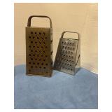 2 Metal cheese graters