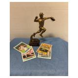 Peewee Reese figurine w/4 various baseball cards
