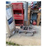 Vintage pneumatic air lift jack for vehicles