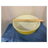 Vintage Pyrex mixing bowl