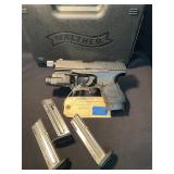 Walther PPQ Pis 22 w/ light ,3magazines &case