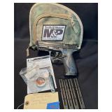 S&W CO2 BB Air Training Pistol W/ accessories& bag