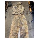 Cabelas GoreTex  XL rain suit w/ a XXLRain jacket