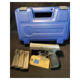 S&W SW9VE pistol 9mm 4magazines w/ case