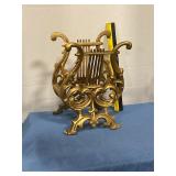 Metal music shaped magazine holder