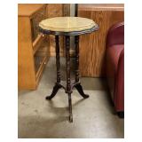 27ï¿½x17ï¿½ round side table