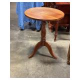 21ï¿½ round wooden side table