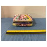 Porcelain trinket box