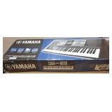 YAMAHA E233 KEYBOARD W/ STAND