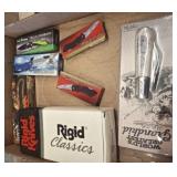 FOLDING KNIVES