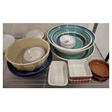 GROUP OF SERVING AND DECORATIVE BOWLS