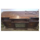 ELECTRIC FIREPLACE IN 2 DOOR CABINET
