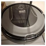 SHARK ROBOT VACUUM, VACUUM ONLY