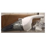 BLACK AND DECKER HAND VACUUM