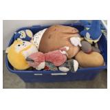 TOTE OF STUFFED ANIMALS