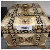 FOOTED DRESSER BOX