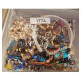 BAG OF ASSORTED COSTUME JEWELRY