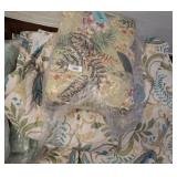 GROUP OF FULL BEDDING