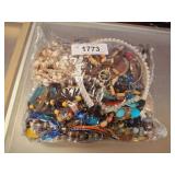 BAG OF ASSORTED COSTUME JEWELRY