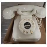 RETRO STYLE TELEPHONE