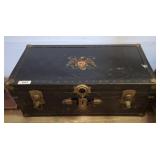 VINTAGE AMERICAN THEMED TRUNK