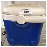IGLOO ICE CUBE COOLER