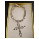 COSTUME NECKLACE