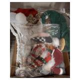 CHRISTMAS GNOMES AND DÉCOR
