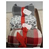 FLEECE THROWS