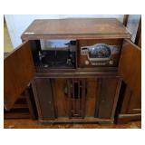 ZENITH STEREO-AM RADIO AND TURNTABLE