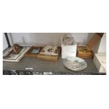 GROUP ASSORTED DÉCOR AND COLLECTIBLES
