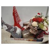 CHRISTMAS GNOMES AND DÉCOR