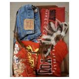T SHIRTS AND LEVIS, 36X32